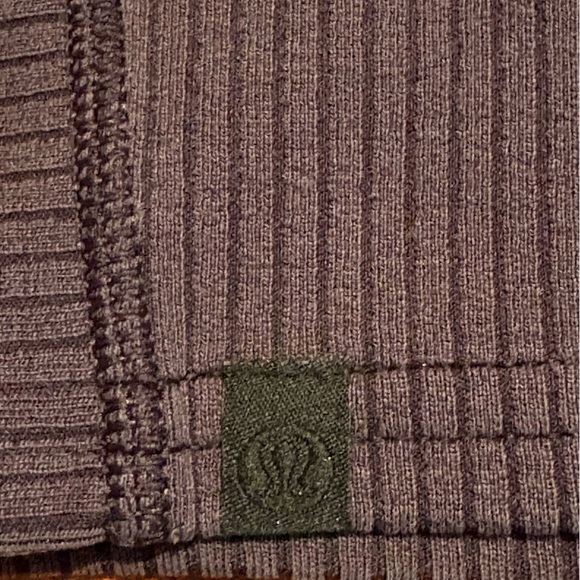 Lululemon Ribbed Softstreme Cropped Tank Top, Black Size 2, Excellent Condition - Picture 7 of 7